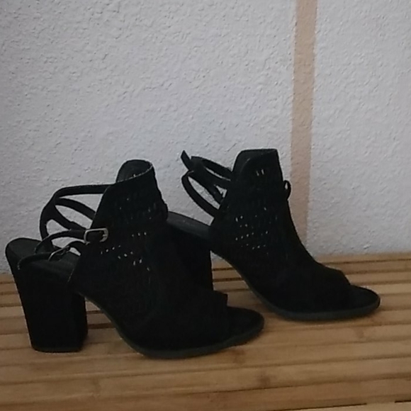 Heels - Picture 2 of 2